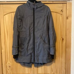 Lululemon size 6 heathered grey jacket with black detailing